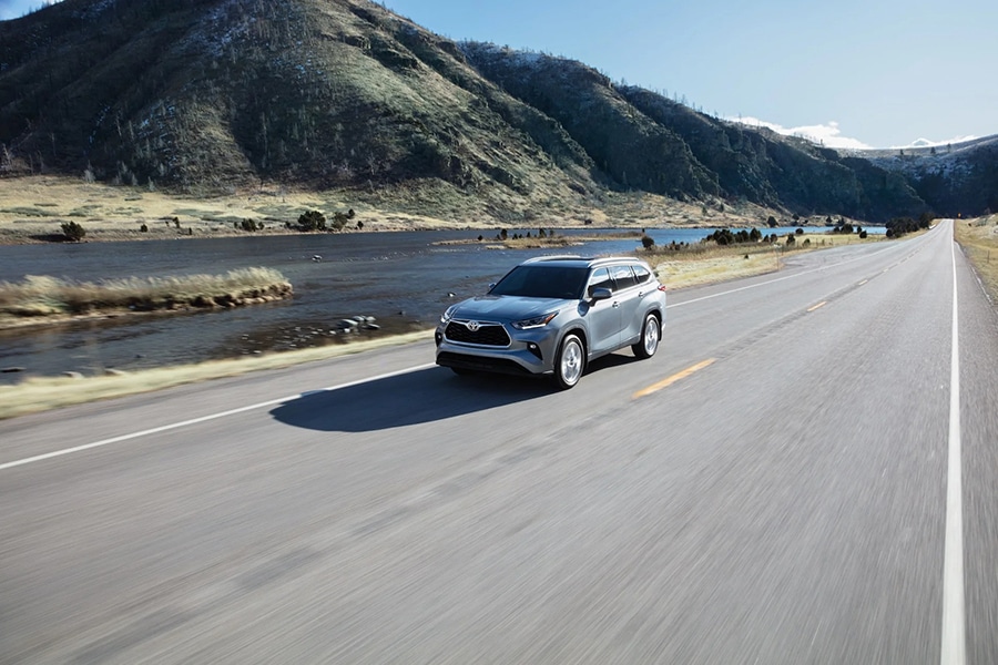 toyota highlander mountain driving